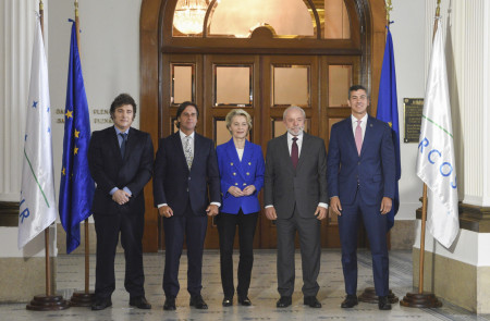 <p>Representantes de los países de Mercosur y de la Unión Europea en la cumbre de Mercosur celebrada el 6 de diciembre.</p>