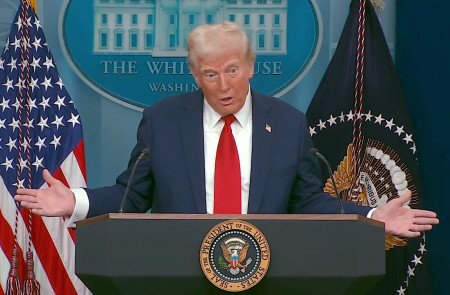 <p>Trump, durante la conferencia de prensa sobre el choque aéreo en Washington. /<strong> Imagen de TV</strong></p>