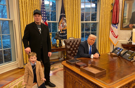 <p>Elon Musk y su hijo X AE A-12 junto a Donald Trump en el despacho oval. / <strong>X @elonmusk</strong></p>