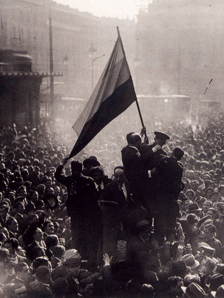 <p>Celebración por la proclamación de la II República en España. Madrid, 14 de abril de 1931. / <strong>Alfonso Sánchez Portela (Recuerdos de Pandora)</strong></p>