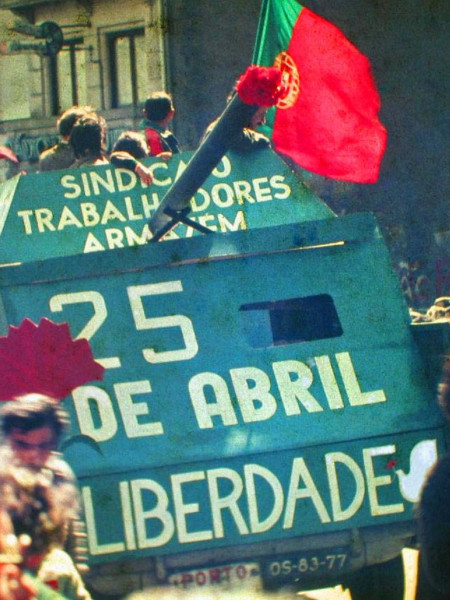 <p>Manifestación en Oporto el 25 de abril de 1983, en el noveno aniversario de la Revolución de los Claveles.</p>