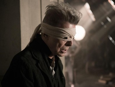 <p>David Bowie, en un fotograma del vídeo musical <em>Blackstar</em>, perteneciente al álbum publicado solo tres días antes de su muerte.</p>