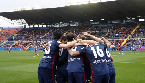 <p>Los jugadores atléticos celebran el gol de Torres ante el Levante (2-1)</p>