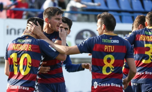 <p>Jugadores del UE Llagostera, celebrando un gol frente al Real Oviedo</p>
