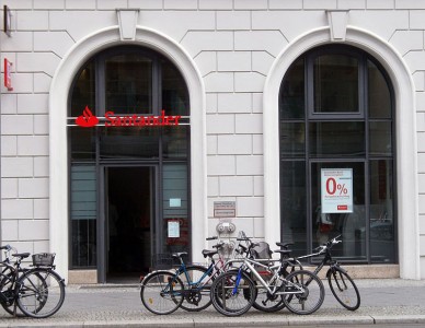 <p>Sucursal del Banco Santander en Berlín.</p>
