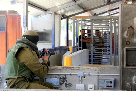 <p>'Checkpoint' en Hawara, Palestina.</p>