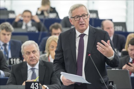 <p>Jean-Claude Juncker, presidente de la Comisión Europea, durante un debate plenario en el Parlamento el pasado mes de octubre.</p>