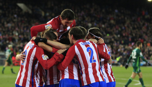<p>Los jugadores del Atlético de Madrid celebran el gol de Nico Gaitán en el partido contra el Betis. </p>