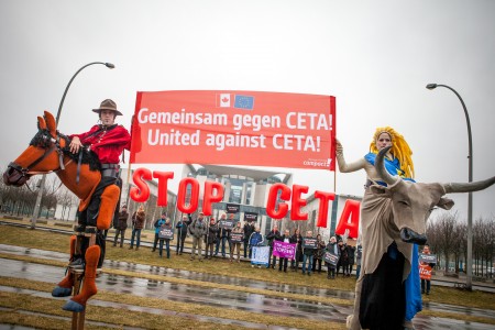 <p>Protesta contra el CETA en Berlín, febrero de 2017. </p>