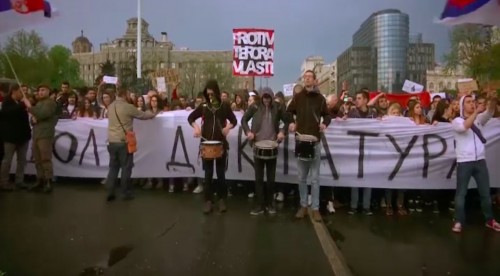 <p>Protestas en Serbia, tras la elección de Aleksandar Vučić.</p>