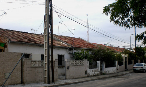 <p>Una calle de la Colonia Fin de Semana, cerca de Madrid.</p>