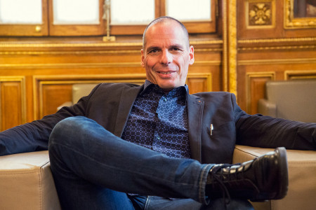 <p>Yanis Varoufakis, en una visita al Ayuntamiento de Barcelona a mediados de octubre de 2015.</p>