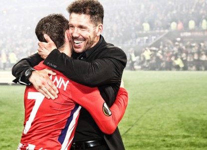 <p>El Cholo Simeone, junto a Griezmann en la celebración de la Europa League en Lyon. 16 de mayo de 2018. </p>