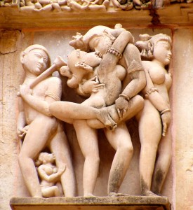 <p>Esculturas talladas del Templo del Sol de Khajurahoin, India.</p>