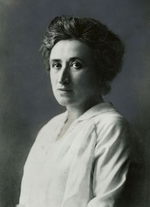 <p>Retrato de Rosa Luxemburgo, entre 1895 y 1905.</p>