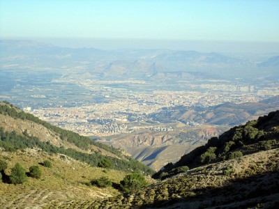 <p>La ciudad de Granada y su vega desde las faldas de Sierra Nevada.</p>