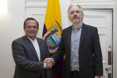 <p>El canciller ecuatoriano Ricardo Patiño y Julian Assange en Londres, el 18 de agosto 2014.</p>