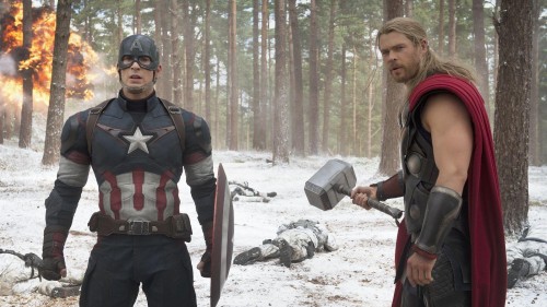 <p>El Capitán América y Thor en una escena de <em>Vengadores: la era de Ultrón</em> (2015).</p>