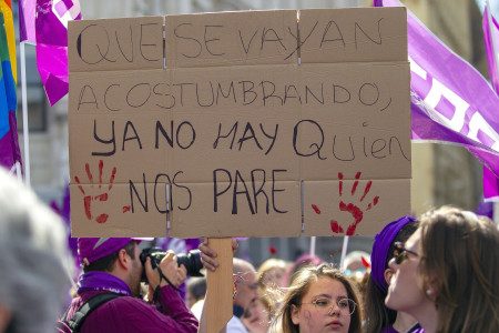 <p>Pancarta en la manifestación del 8M (2019). / <strong>Manolo Finish</strong></p>