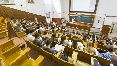 <p>Una imagen de un aula de la Universidad de Barcelona.</p>