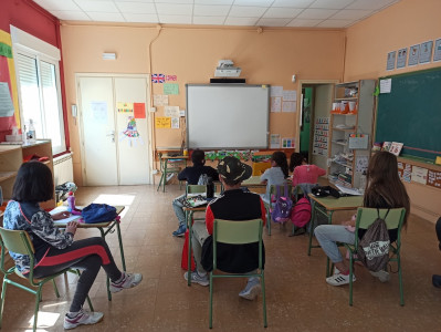 <p>El colegio de Valcarca con todo su alumnado. </p>