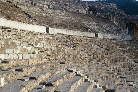 <p>Asientos en el teatro de Éfeso (Grecia).</p>