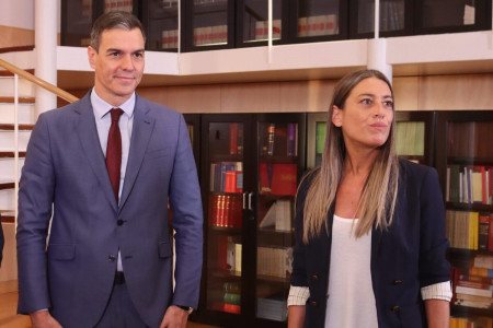 <p>Pedro Sánchez y Miriam Nogueras, durante una reunión mantenida el 13 de octubre de 2023. / <strong>Junts</strong></p>