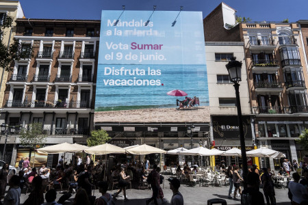 <p>Lona de propaganda electoral colocada por Sumar en Madrid. / <strong>X (Sumar)</strong></p>