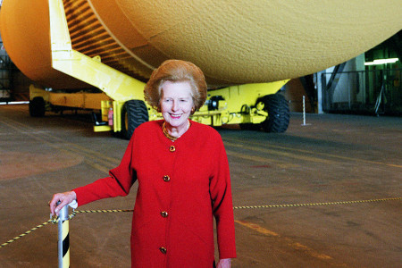 <p>Margaret Thatcher en el Centro Espacial Kennedy, en 2001. / <strong>NASA</strong></p>