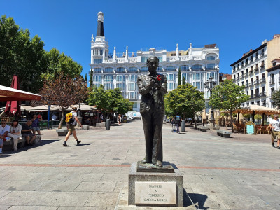 <p>El monumento a Federico García Lorca en la plaza de Santa Ana (Madrid). /<strong> R.A.</strong></p>
