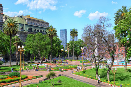 <p>La plaza de Mayo de Buenos Aires en primavera. / <strong>Wikipedia</strong></p>