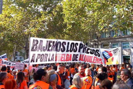 <p>Pancarta del Sindicato de Inquilinas e Inquilinos de Madrid durante la manifestación del 13O. / <strong>X (@InquilinatoMad)</strong></p>