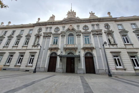 <p>Fachada del Tribunal Supremo, situado en la plaza de la Villa de París. / <strong>R. A.</strong></p>