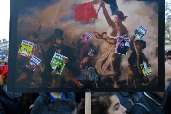 La libertad guiaba a los lectores de Charlie en una pancarta en la manifestación del pasado día 10. ( Carlos Torres)