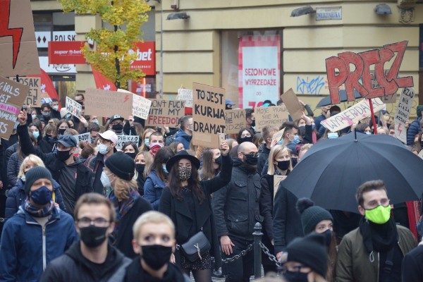 <p>Manifestación en Cracovia, el 25 de octubre de 2020, en defensa del aborto. </p>