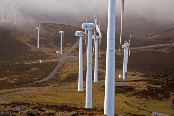 <p>Molinos de viento en Muras, Galicia.</p>