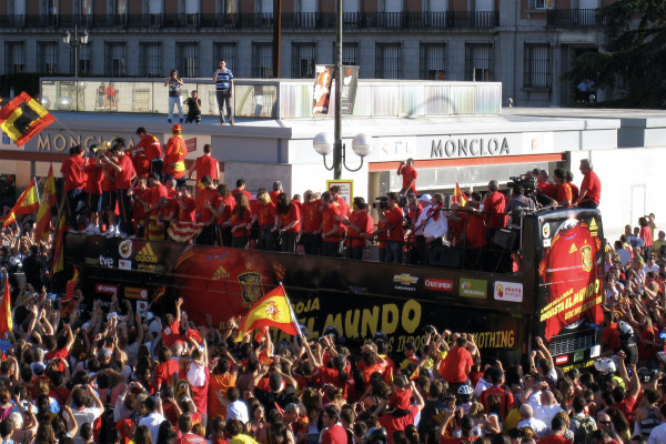 <p>Los jugadores de la selección española de fútbol celebran en Madrid su victoria en el mundial de Sudáfrica (2010).</p>