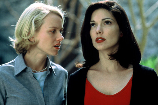 <p>Fotograma de ‘Mulholland Drive’, de David Lynch (2001)</p>