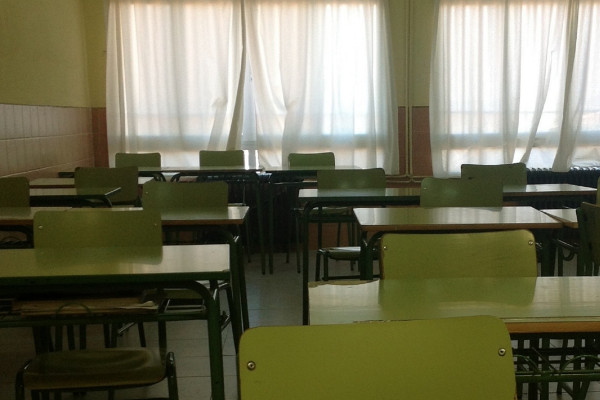 <p>Aula escolar vacía. </p>