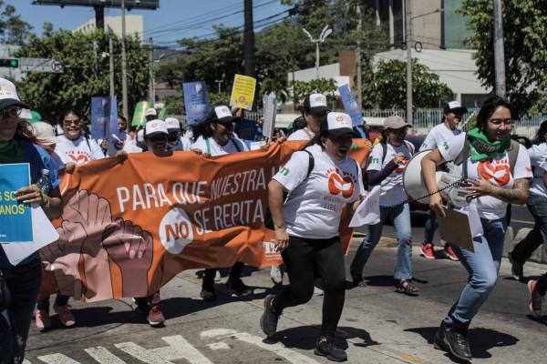 <p>Mujeres salvadoreñas marcharon por las calles en 2020 para reivindicar la despenalización del aborto. / <strong>Asociación Mujeres Libres El Salvador</strong></p>