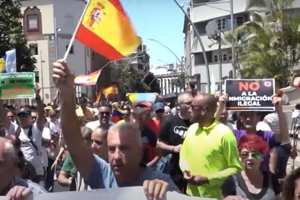 <p>Manifestación en Canarias contra los migrantes el sábado 6 de julio. / <strong>Europa Press</strong></p>