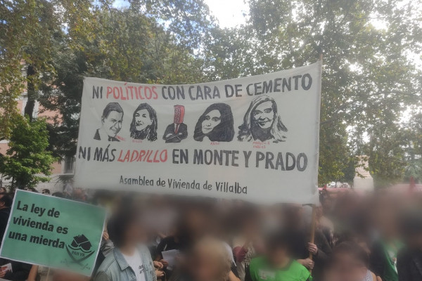 <p>Pancarta en la manifestación por el derecho a la vivienda el 13 de octubre en Madrid. / <strong>Asamblea de Vivienda de Villalba</strong></p>