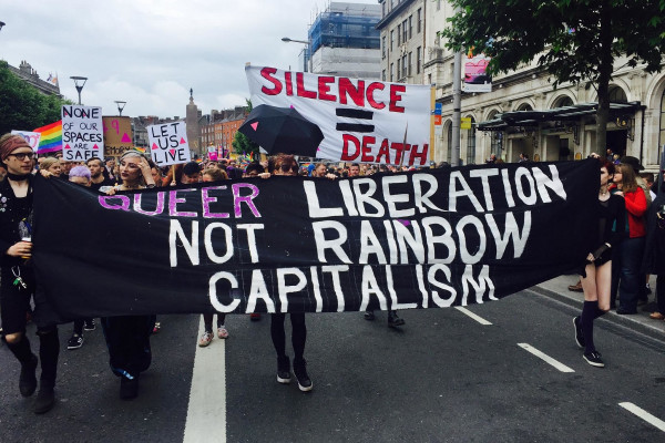 <p>Activistas queer sen el Orgullo de Dublín en 2016. / <strong>Aloyisius, CC BY-SA 4.0</strong></p>