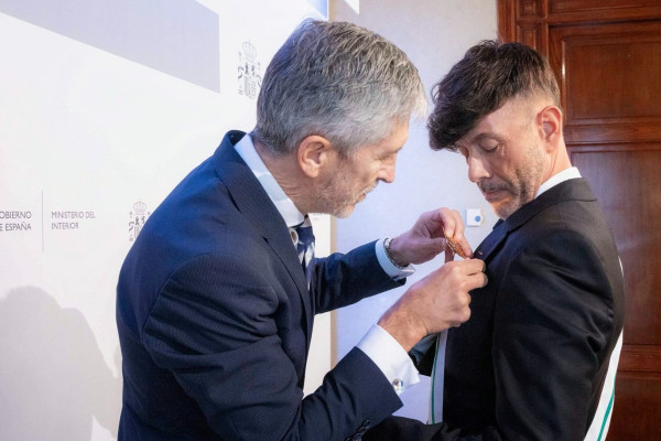 <p>Jesús Alonso, fiscal jefe de la AN, recibe la Gran Cruz de la Orden del Mérito de la Guardia Civil. / <strong>X (@fiscal_es)</strong></p>