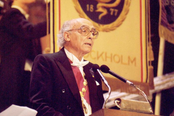 <p>El escritor José Saramago durante su discurso en el Banquete Nobel el 10 de diciembre de 1998. / <strong>Fundação José Saramago</strong></p>