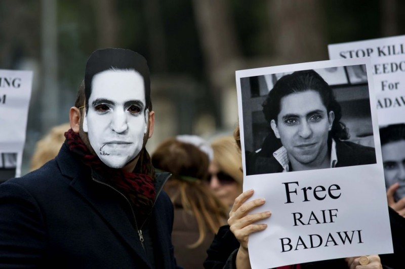 Manifestación en Roma, enfrente de la Embajada de Arabia Saudí, para protestar  en contra de la ejecución del blogero y periodista Raif Badawi.