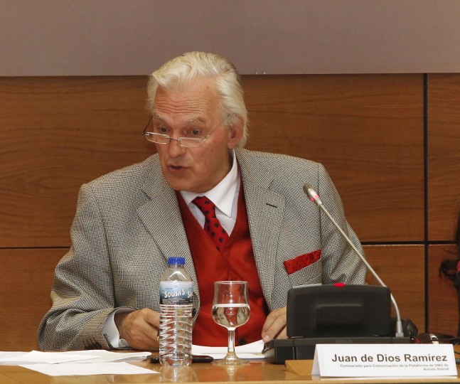 Juan de Dios Ramírez Heredia, moderando un coloquio internacional en la sede del Ministerio de Sanidad, Servicios Sociales e Igualdad.