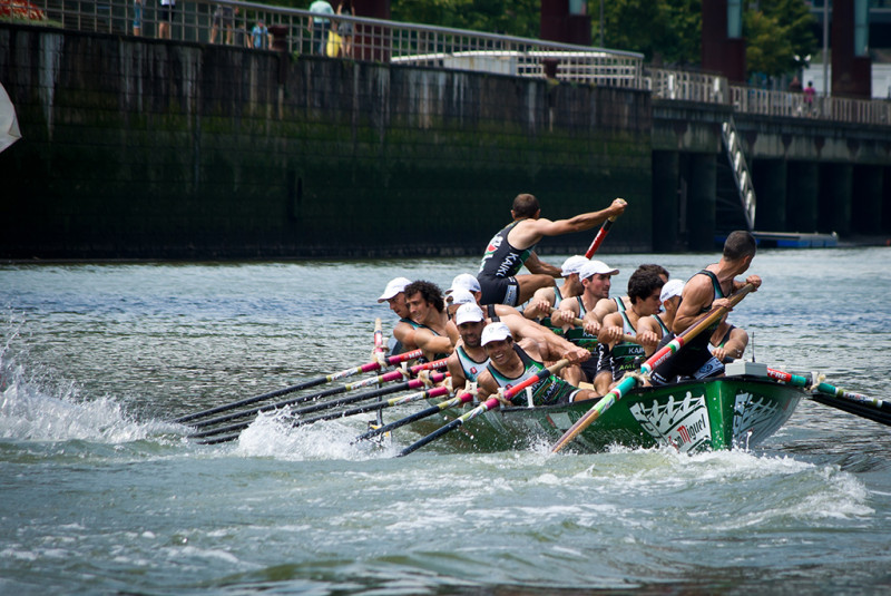 <p>Traineras en Bilbao.</p>