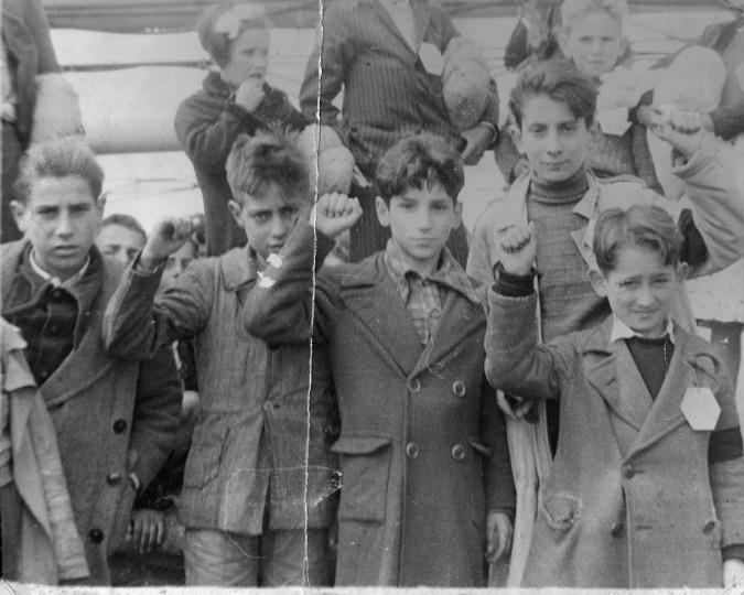 <p>Niños preparados para ser evacuados durante la Guerra Civil Española.</p>