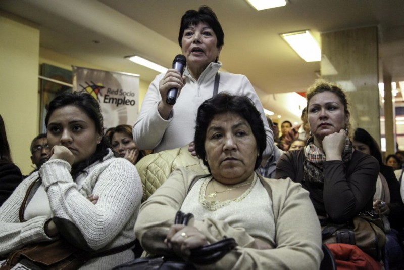 <p>Reunión de migrantes ecuatorianos afectados por la crisis hipotecaria en Madrid, en 2013.</p>